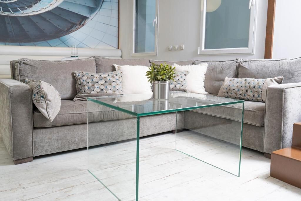 Deluxe Apartment | Living area | Flat-screen TV