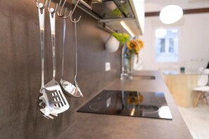 Deluxe Apartment | Private kitchen - Oshun Salamanca III (Madrid)