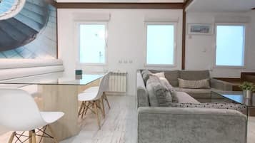 Deluxe Apartment | Living area | Flat-screen TV