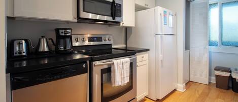 Fridge, microwave, oven, stovetop