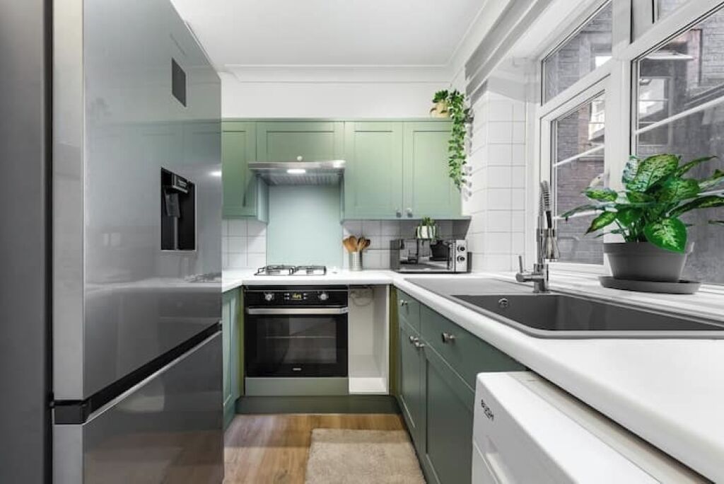 冰箱、微波炉、烤箱、炉灶