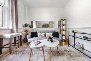 Smart TV - *Modern Spacious 3 Bedroom flat in Central London* (London)