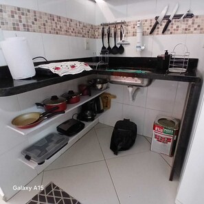 Fridge, microwave, stovetop, coffee/tea maker - Crown casa copacabana 01 (Rio de Janeiro)
