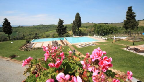 Yellow Room 'Borghetto San Filippo' with Shared Pool, Wi-Fi and Air Conditioning