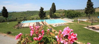 Yellow Room 'Borghetto San Filippo' with Shared Pool, Wi-Fi and Air Conditioning