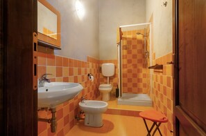 Dusch, hårtork och handdukar