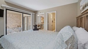 2 bedrooms, desk, iron/ironing board, WiFi - Gorgeous 2 BR near Carowinds - Patio - Pool (Charlotte)