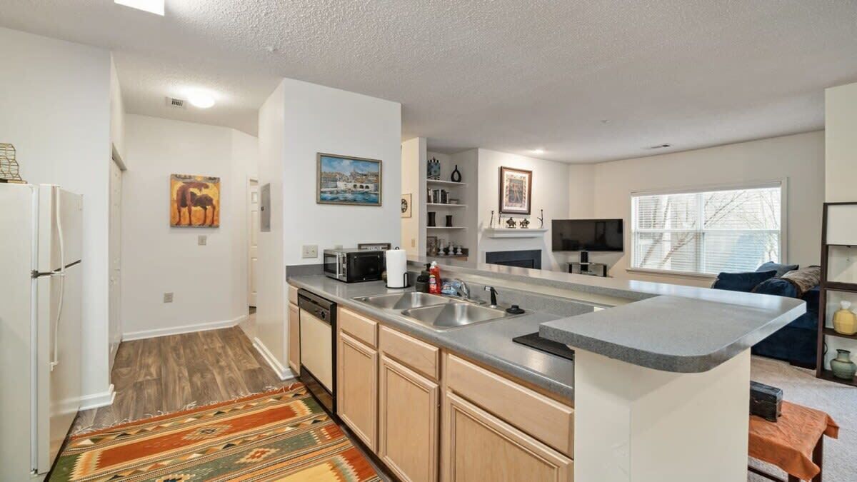 Réfrigérateur, micro-ondes, plaque de cuisson, lave-vaisselle