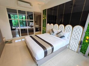 Kamar Eksekutif | Meja kerja, ruang kerja ramah laptop, dan Wi-Fi gratis