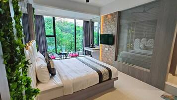 Executive Room | Desk, laptop workspace, free WiFi