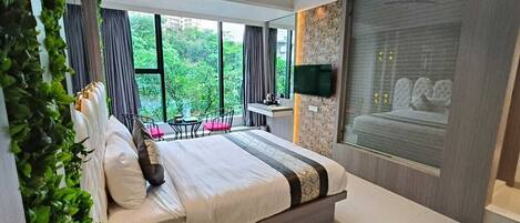 Desk, laptop workspace, free WiFi