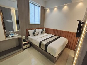 デラックス ダブルルーム シティビュー | デスク、ノートパソコン用作業スペース、WiFi (無料)