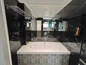 Executive Room - Melody Boutique Hotel (Thane)