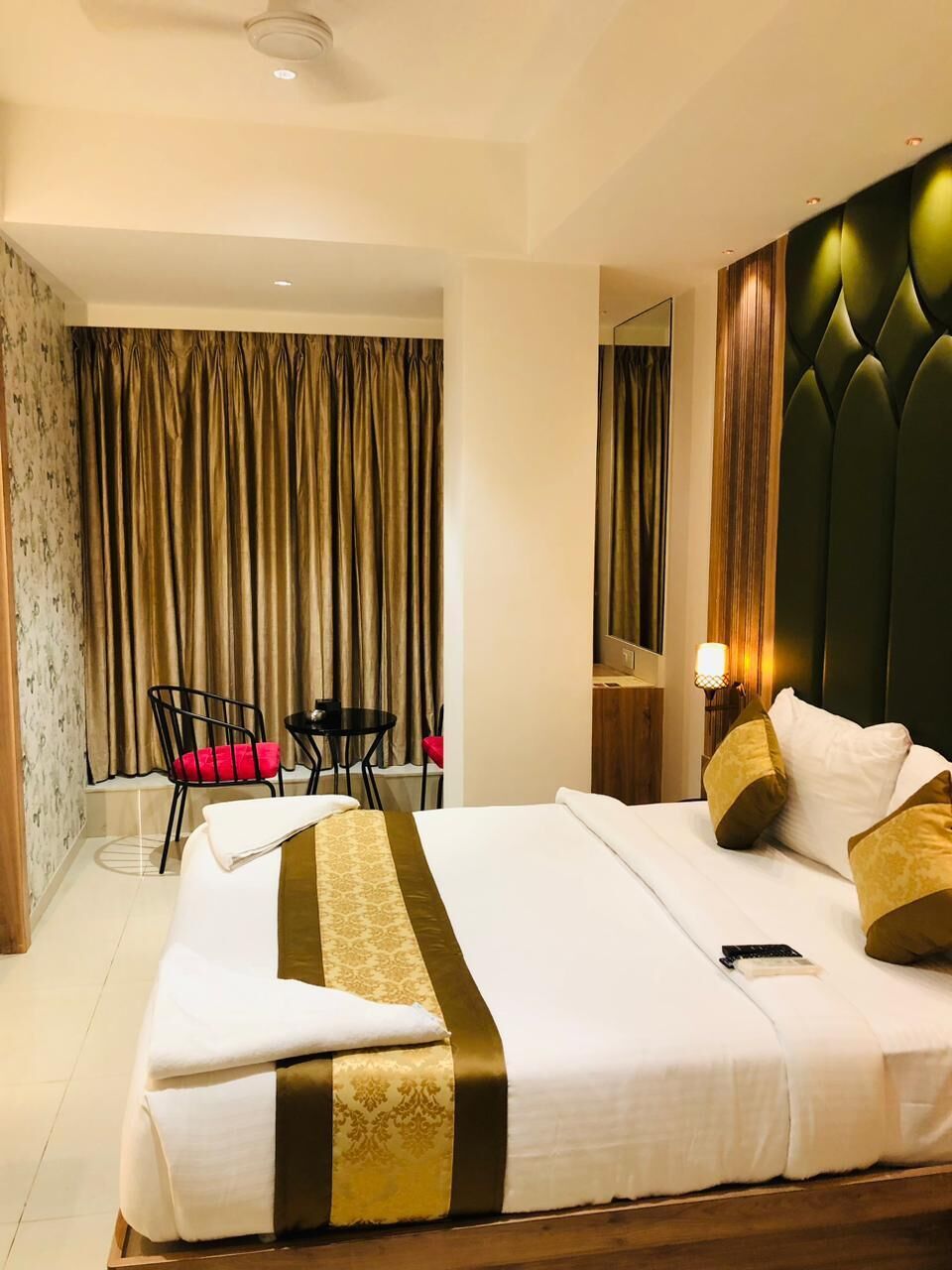 Superior-Zimmer | Schreibtisch, laptopgeeigneter Arbeitsplatz, kostenloses WLAN