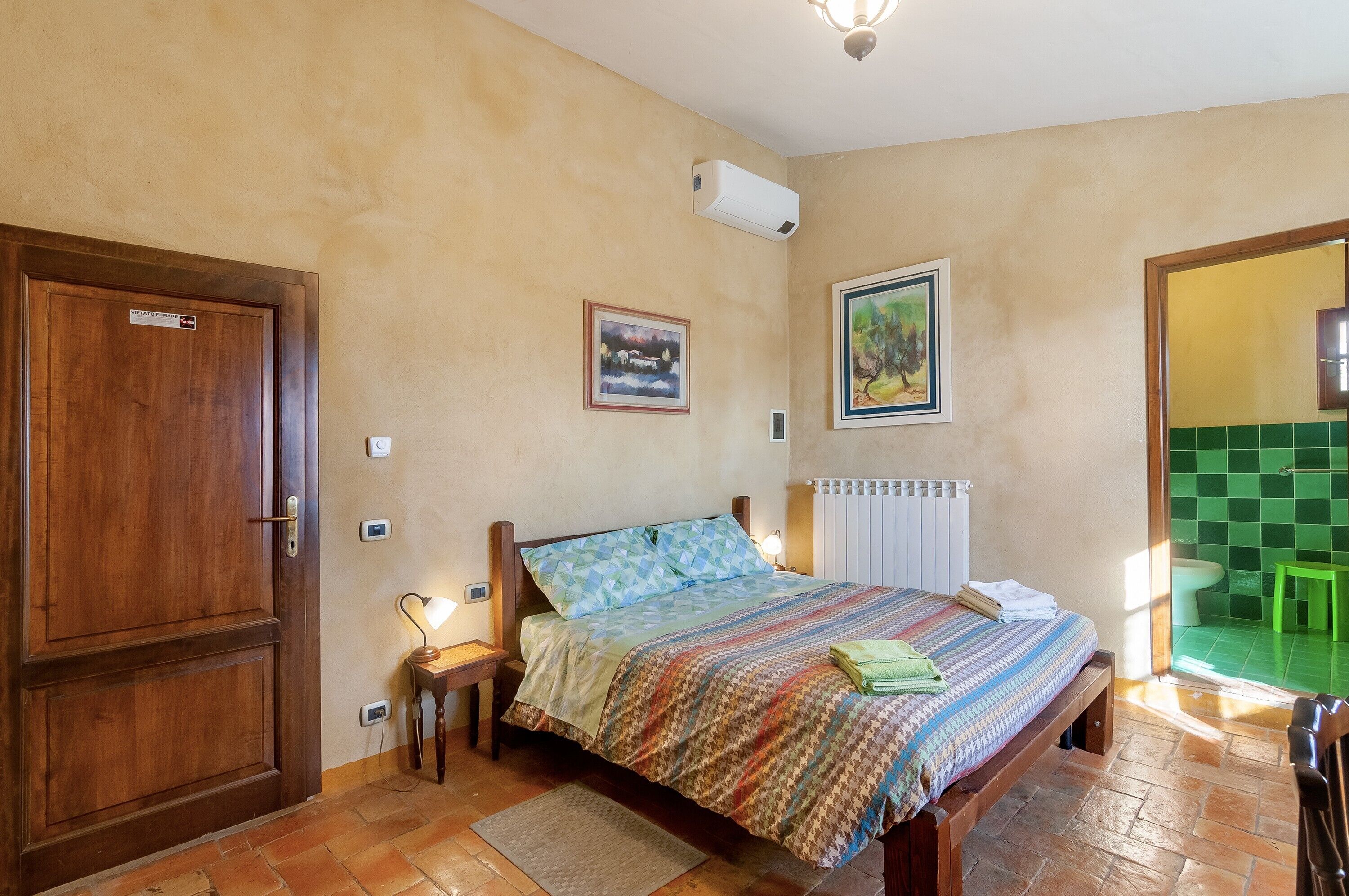 2 bedrooms, WiFi, bed sheets