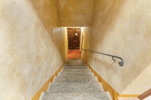 Interior - Green Room 'Borghetto San Filippo' with Shared Pool, Wi-Fi and Air Conditioning (Barberino Tavarnelle)