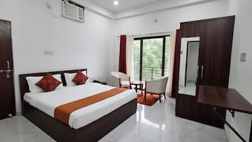 Comfort Double Room, 1 Bedroom, City View | Desk, laptop workspace