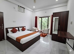 Comfort tweepersoonskamer, 1 slaapkamer, uitzicht op de stad | Een bureau, een laptopwerkplek