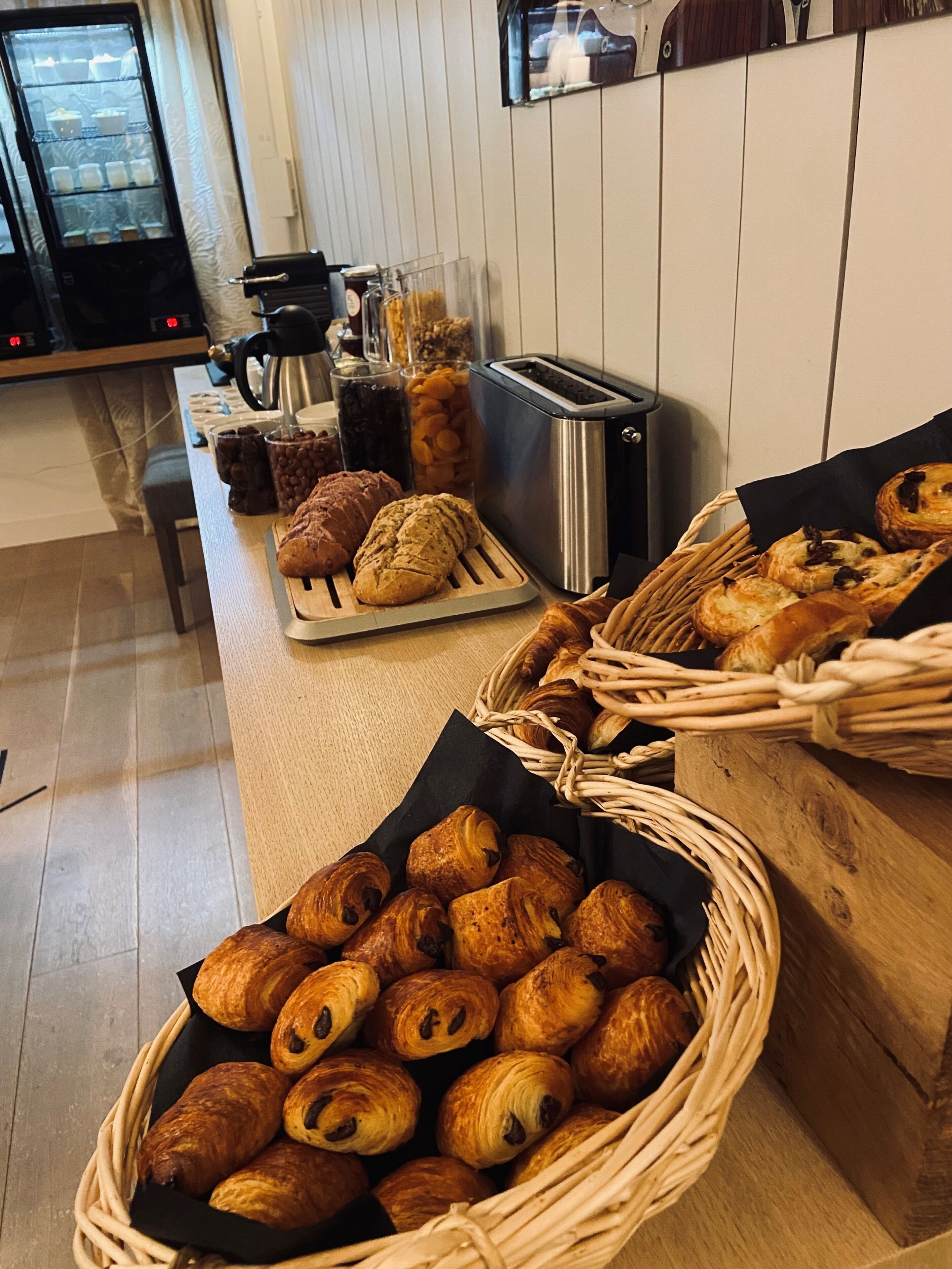 Se ofrece un desayuno bufé todos los días (por un coste adicional)