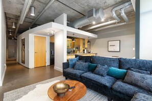 TV - Union Station downtown and gameday retreat! (Denver)