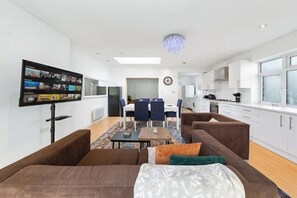 Interior - *Modern spacious four bedroom house in London* (London)