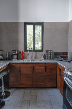 Private kitchen - Beautiful cabin "cacao" 10 minutes from the magical town of Mazamitla. (Río de los Chilares)