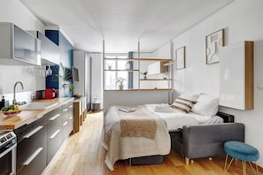 City Apartment, 1 Double Bed with Sofa bed, Non Smoking, City View | Living area | 40-inch Smart TV with satellite channels