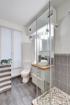 City Apartment, 1 Double Bed with Sofa bed, Non Smoking, City View | Bathroom
