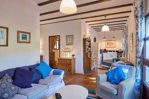 TV, fireplace, DVD player, stereo