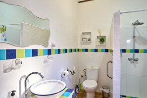 Bruser, hårtørrer, håndklæder