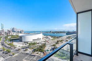 Property grounds - Sleek Studio | Bay Views + Beach Club Access (Miami)