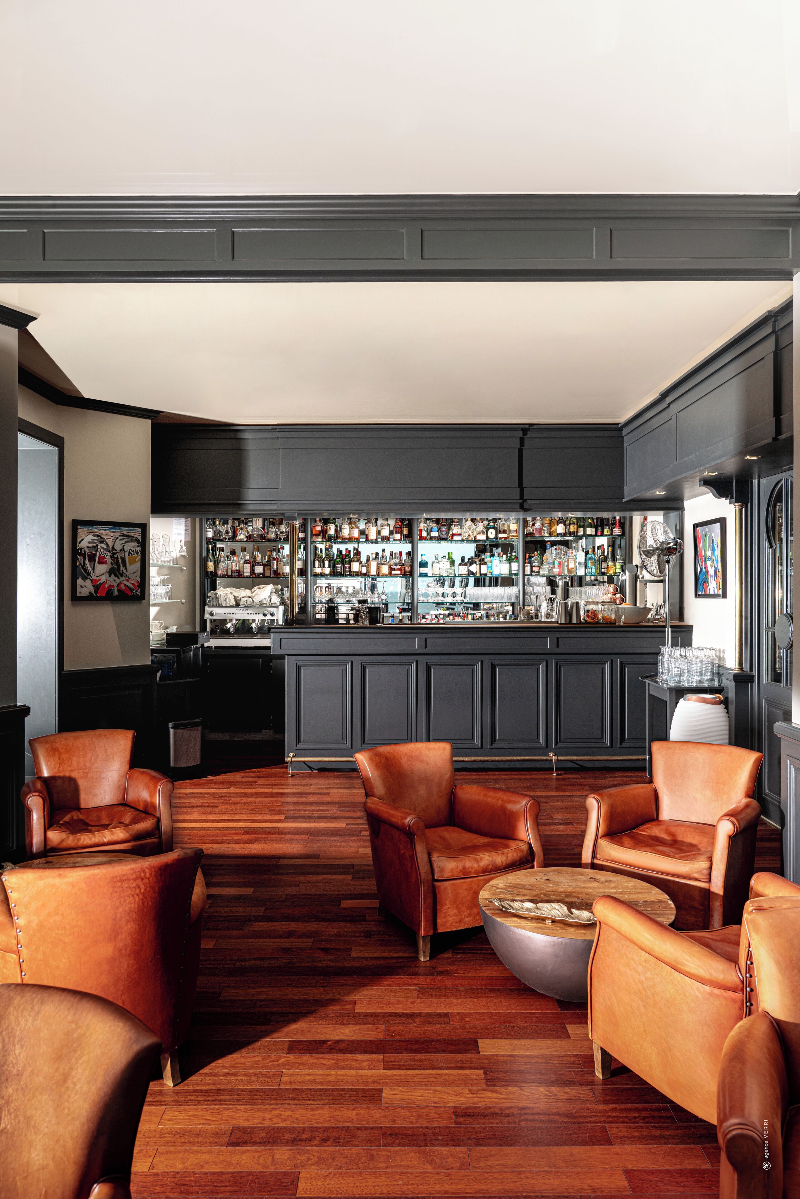 Bar lounge