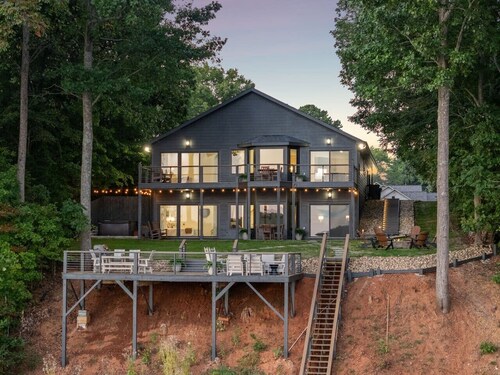 Million Dollar Views + Luxury + Infinity Deck