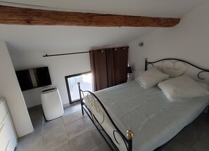 2 habitaciones, tabla de planchar con plancha y wifi 