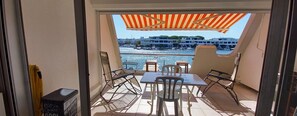 Dining - Apartment 'Mer Et Soleil' with Private Terrace (Port Camargue)