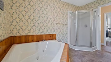 SĂšche-cheveux, serviettes fournies, savon, papier toilette