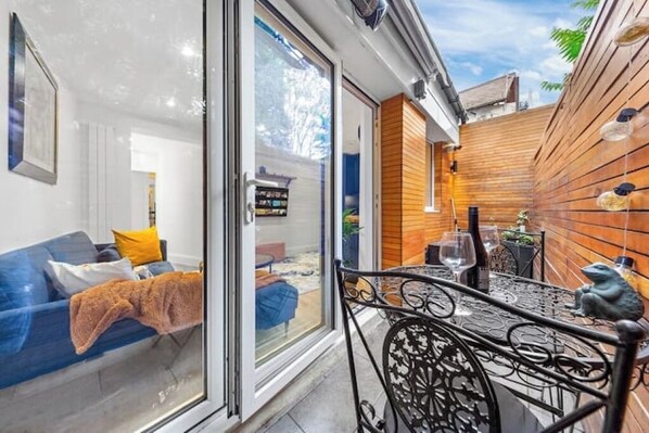 تناول الطعام بال�خارج