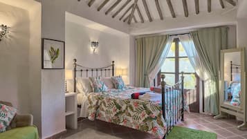 3 habitaciones, tabla de planchar con plancha, wifi y ropa de cama