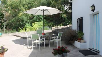 屋外ダイニングエリア