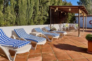 Terrace/patio - Holiday Home '3 Bedrooms' with Mountain View, Shared Pool and Wi-Fi (Iznájar)
