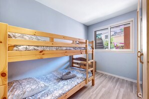 2 bedrooms, iron/ironing board, WiFi, bed sheets - Feet in the Water – Serenity Facing the Mediterranean (Saint-Étienne-de-Tinée)