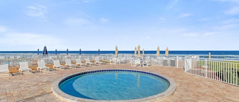 コンドミニアム ベッド (複数台) (Ocean Club North A103) | プール | 温水プール