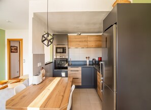 Réfrigérateur, micro-ondes, four, lave-vaisselle