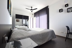 3 bedrooms, iron/ironing board, free WiFi, bed sheets - Villa Levante, Modern Costa Blanca villa with pool and sunny terrace (San Fulgencio)