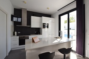 Kühlschrank, Mikrowelle, Ofen, Geschirrspüler