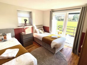 3 bedrooms, individually decorated, individually furnished, free WiFi - River View Cottage (Llanrwst)