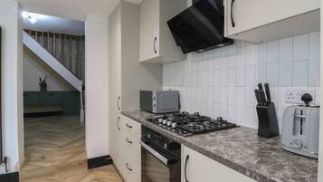 Cookware/dishes/utensils