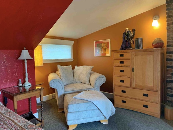 电视、壁炉、书