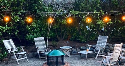 Ashland's Premier Eco-B&B: Queen Bed Suite with Mountain Views (Fleur)