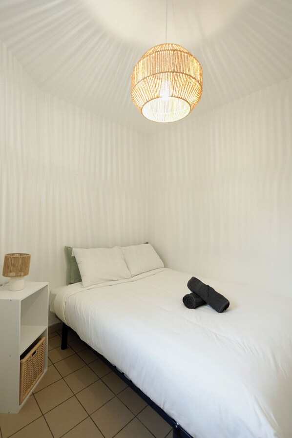 1 habitación, wifi y ropa de cama